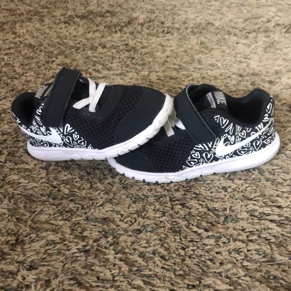 Kids Nike shoes lightly worn size 8c
